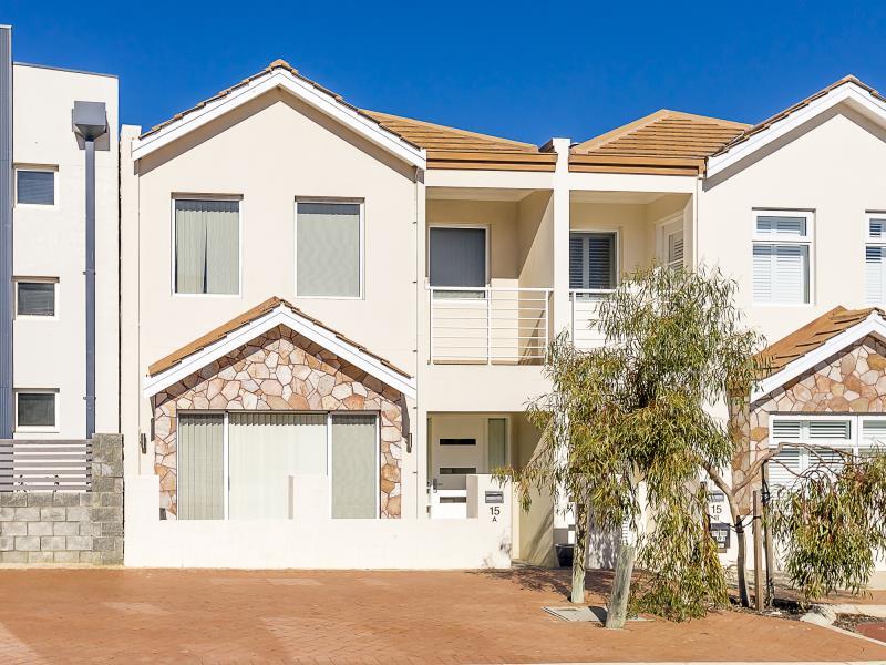 TWO STOREY TOWNHOUSE IN CENTRAL JOONDALUP!